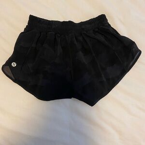Lululemon hotty hot low rise 2.5 inch Camo Black Short
